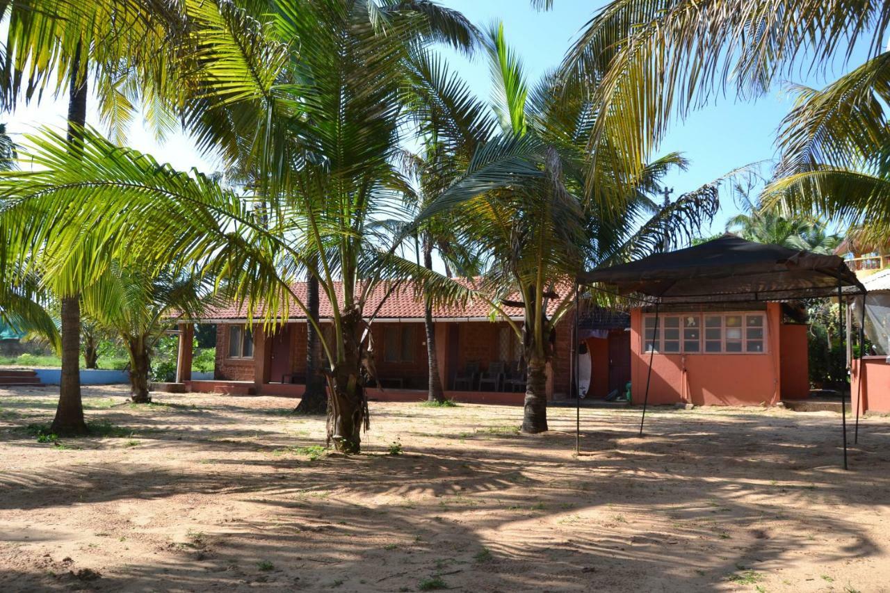 O Camarao Hotell Calangute Exteriör bild
